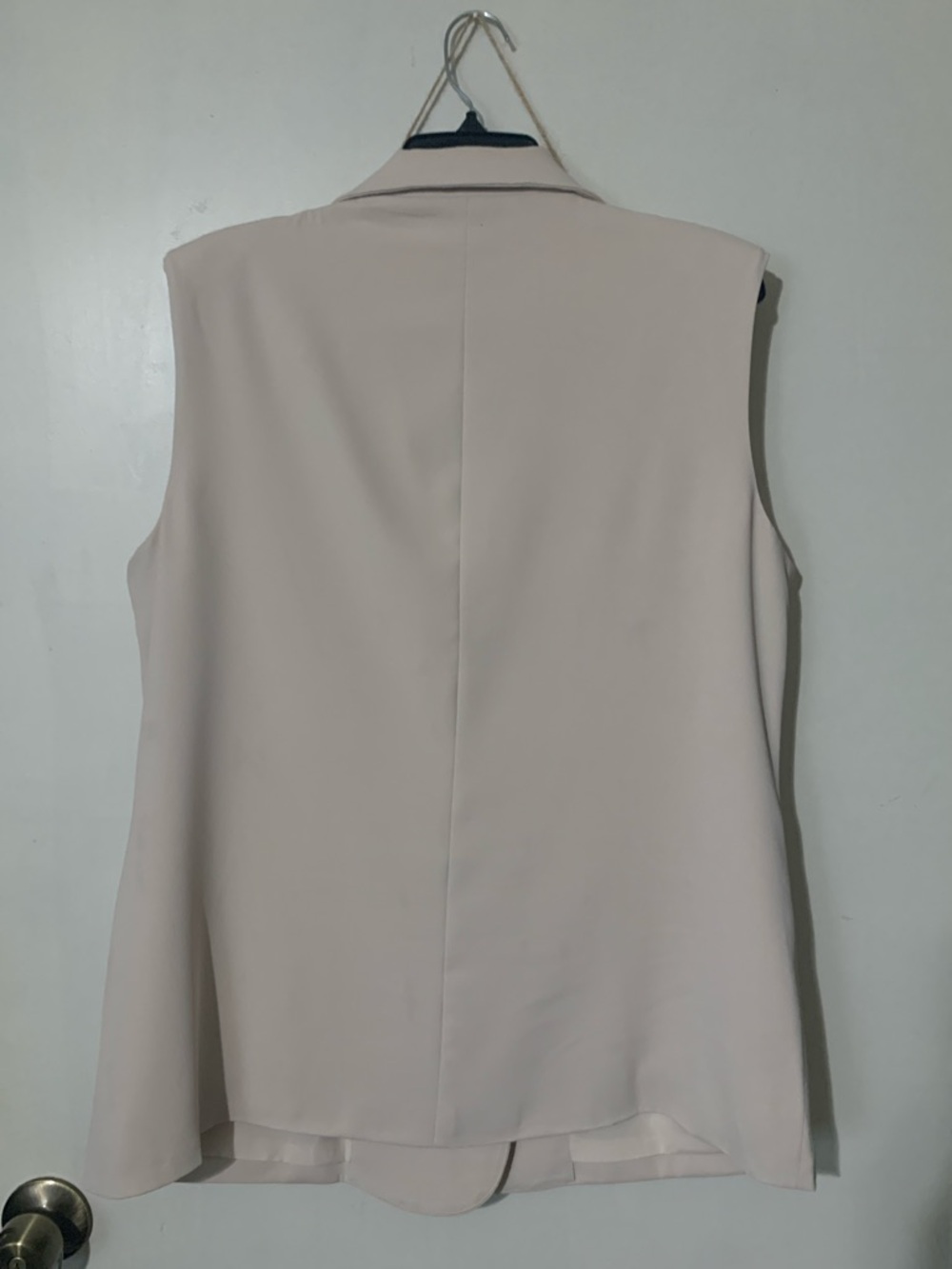 Sleeveless Double-Breasted Blazer and High-Waist Shorts - Cream - Picture 3 of 6